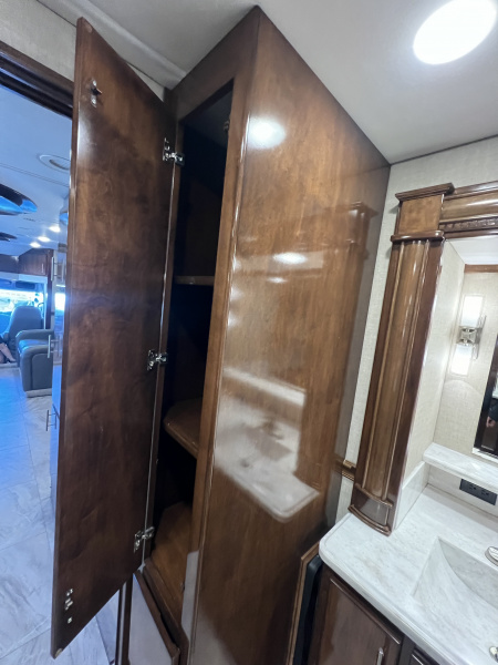 Used 2018 Renegade XL 45’ Tandem Axle Motorcoach