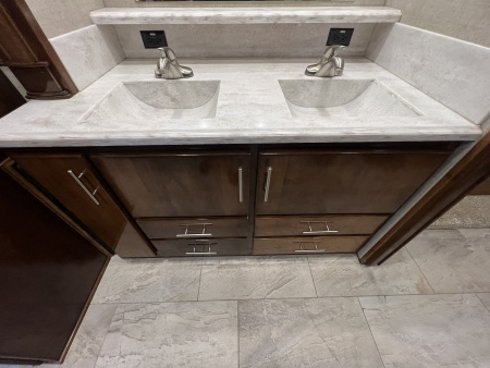 Used 2018 Renegade XL 45’ Tandem Axle Motorcoach