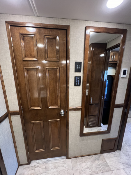 Used 2018 Renegade XL 45’ Tandem Axle Motorcoach