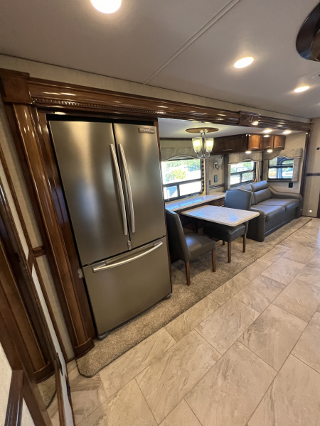 Used 2018 Renegade XL 45’ Tandem Axle Motorcoach