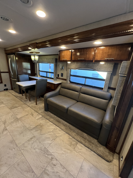 Used 2018 Renegade XL 45’ Tandem Axle Motorcoach
