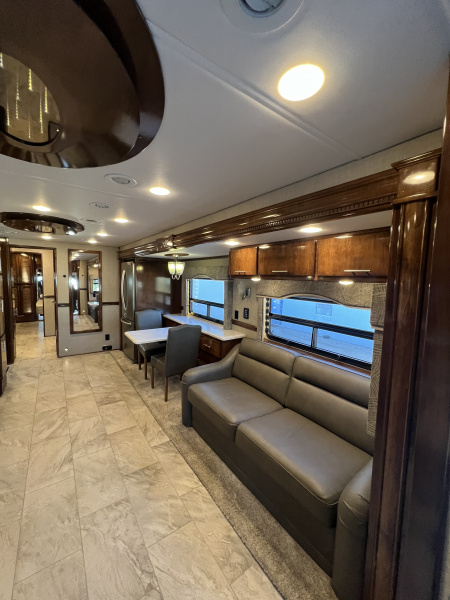 Used 2018 Renegade XL 45’ Tandem Axle Motorcoach