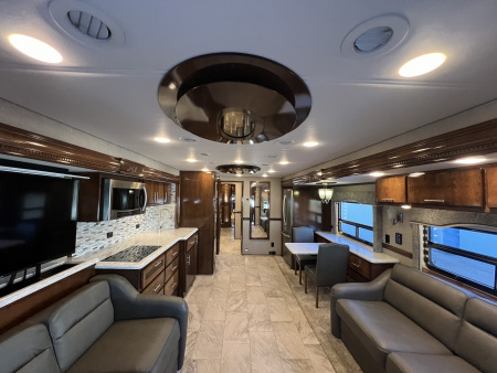 Used 2018 Renegade XL 45’ Tandem Axle Motorcoach