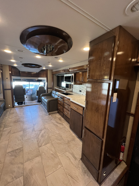 Used 2018 Renegade XL 45’ Tandem Axle Motorcoach