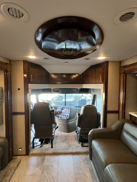 Used 2018 Renegade XL 45’ Tandem Axle Motorcoach