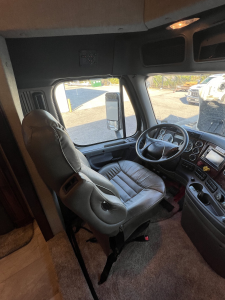 Used 2018 Renegade XL 45’ Tandem Axle Motorcoach