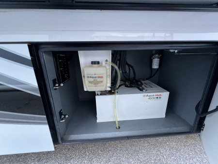 Used 2018 Renegade XL 45’ Tandem Axle Motorcoach