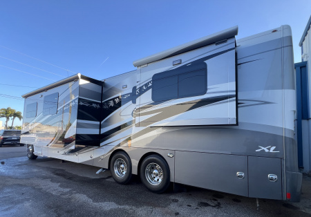 Used 2018 Renegade XL 45’ Tandem Axle Motorcoach