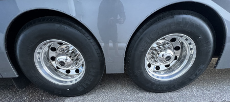 Used 2018 Renegade XL 45’ Tandem Axle Motorcoach