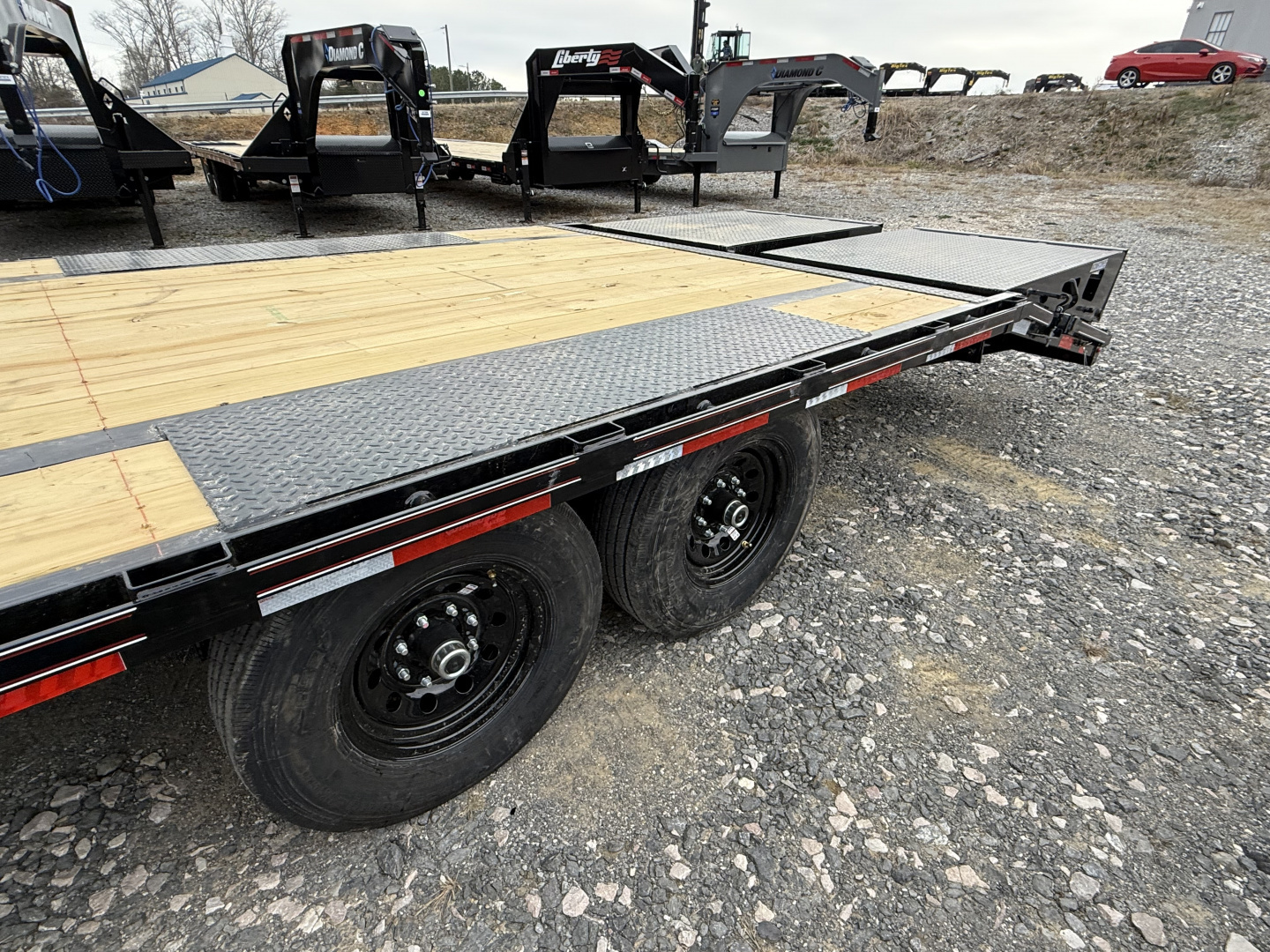 New 2026 Diamond C FMAX 207 Flatbed 28’ Trailer, MAX RAMPS, DUAL JACKS
