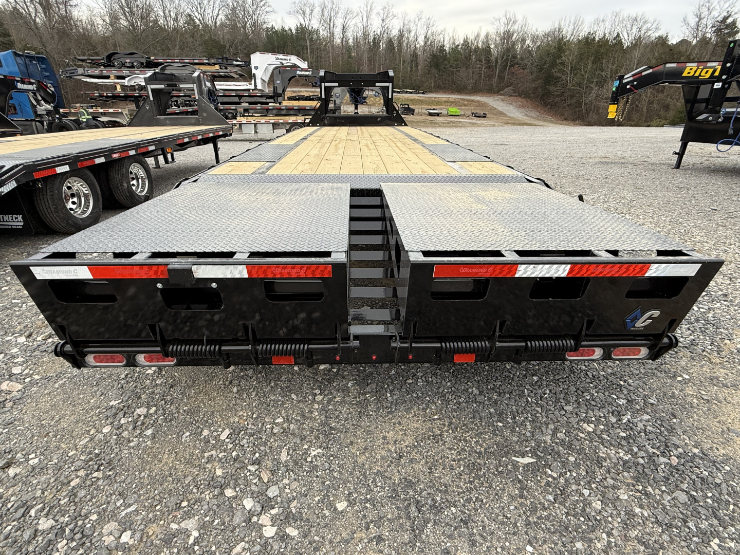 New 2026 Diamond C FMAX 207 Flatbed 28’ Trailer, MAX RAMPS, DUAL JACKS