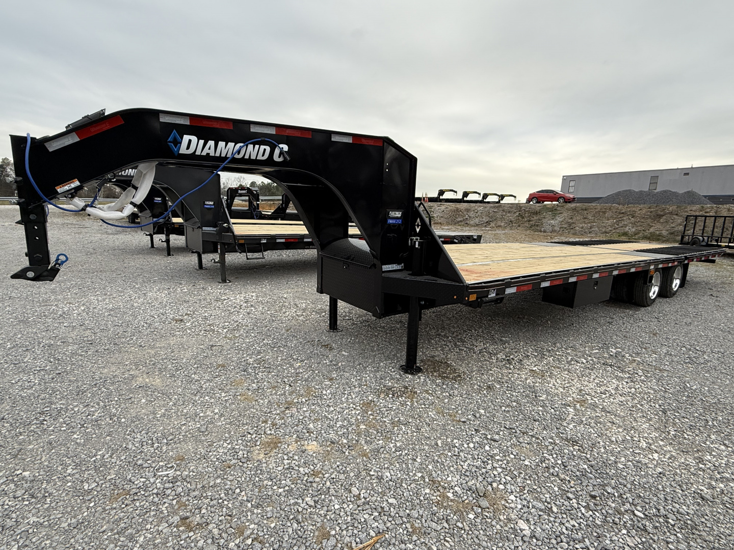 New 2026 Diamond C FMAX212 32’ Flatbed Trailer, HYDRAULIC DOVETAIL AND JACKS, 17.5 ALUMINUM OUTER WHEELS