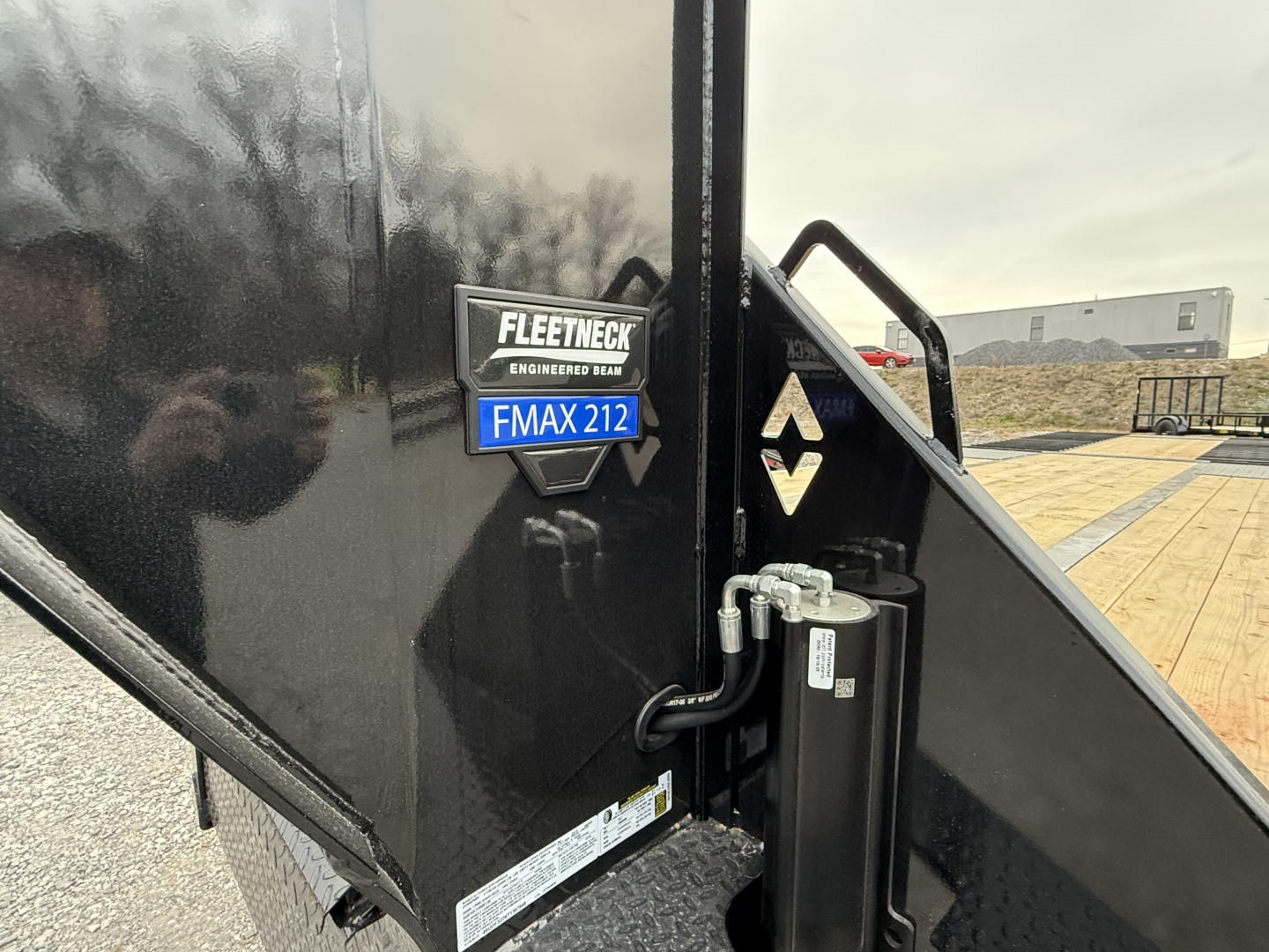 New 2026 Diamond C FMAX212 32’ Flatbed Trailer, HYDRAULIC DOVETAIL AND JACKS, 17.5 ALUMINUM OUTER WHEELS