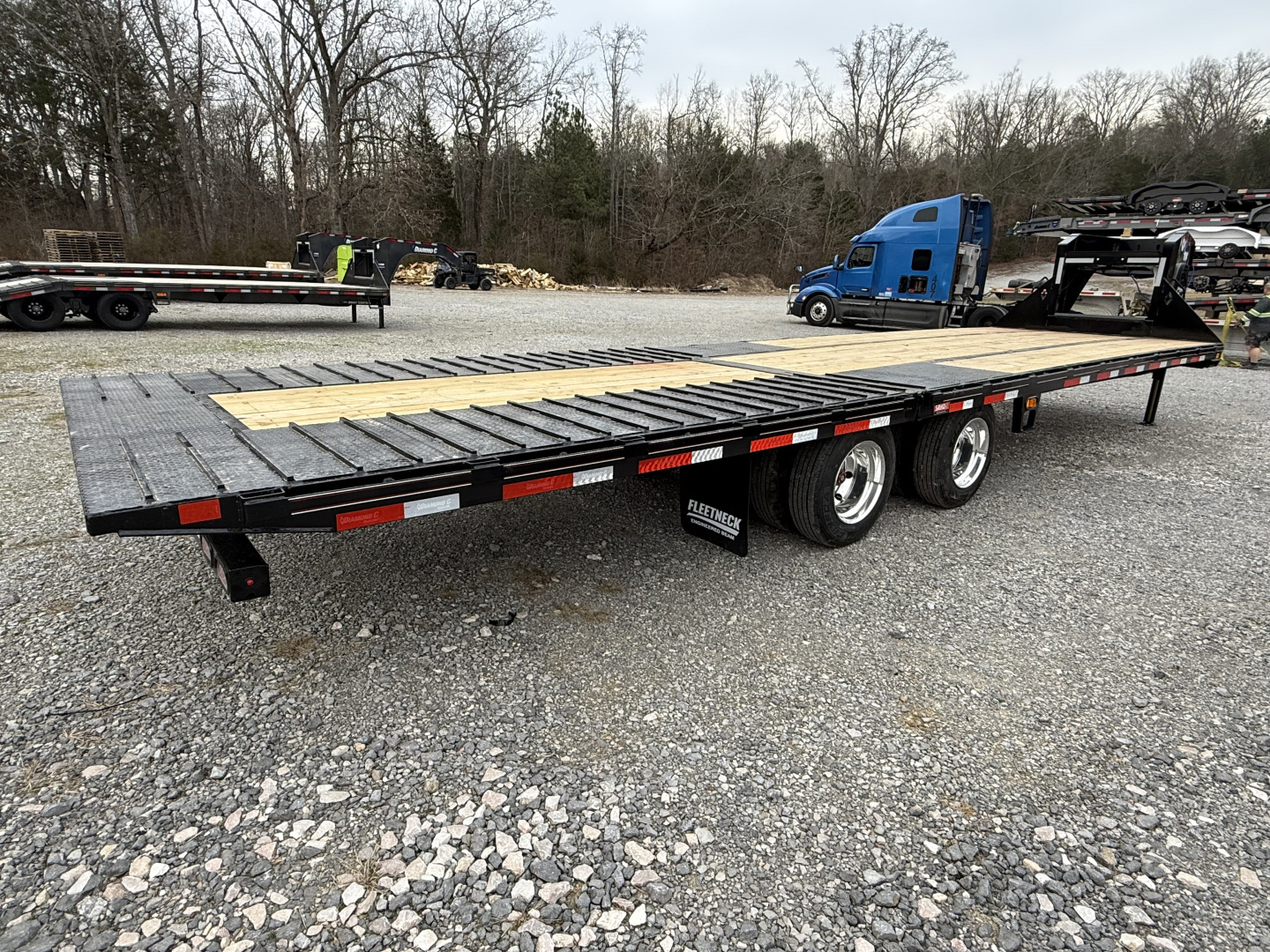 New 2026 Diamond C FMAX212 32’ Flatbed Trailer, HYDRAULIC DOVETAIL AND JACKS, 17.5 ALUMINUM OUTER WHEELS