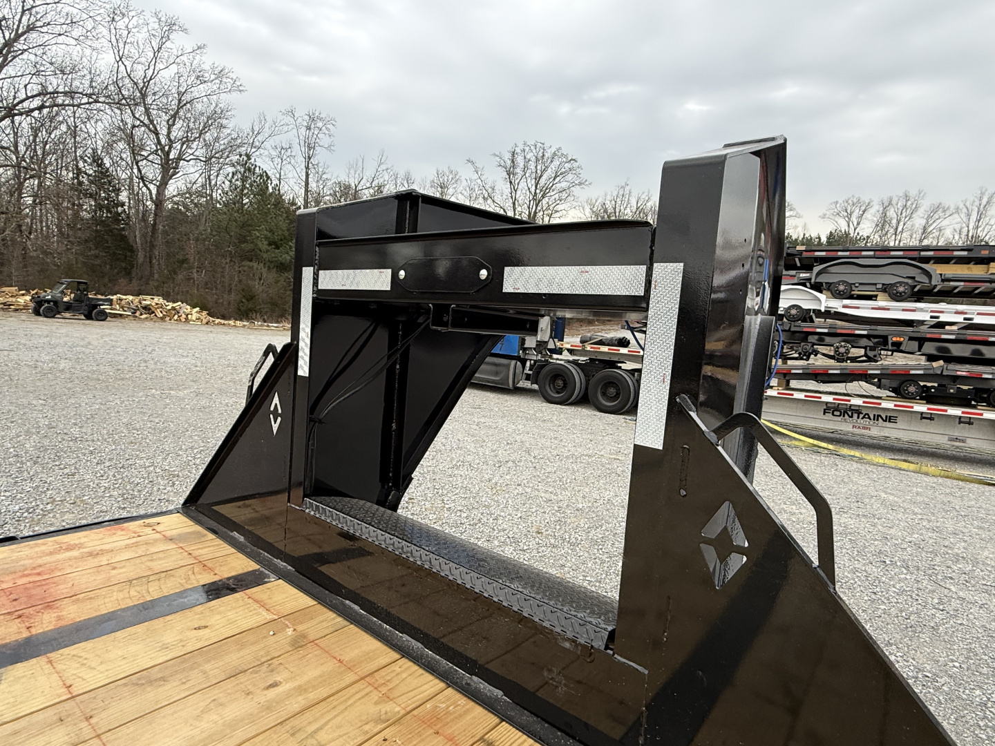 New 2026 Diamond C FMAX212 32’ Flatbed Trailer, HYDRAULIC DOVETAIL AND JACKS, 17.5 ALUMINUM OUTER WHEELS