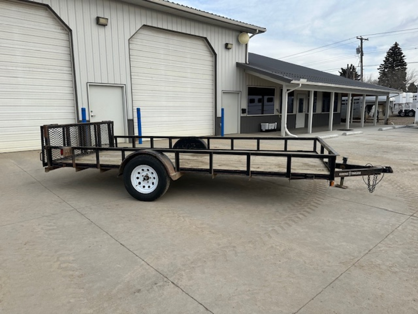 Used 2007 Diamond T 14' Utility