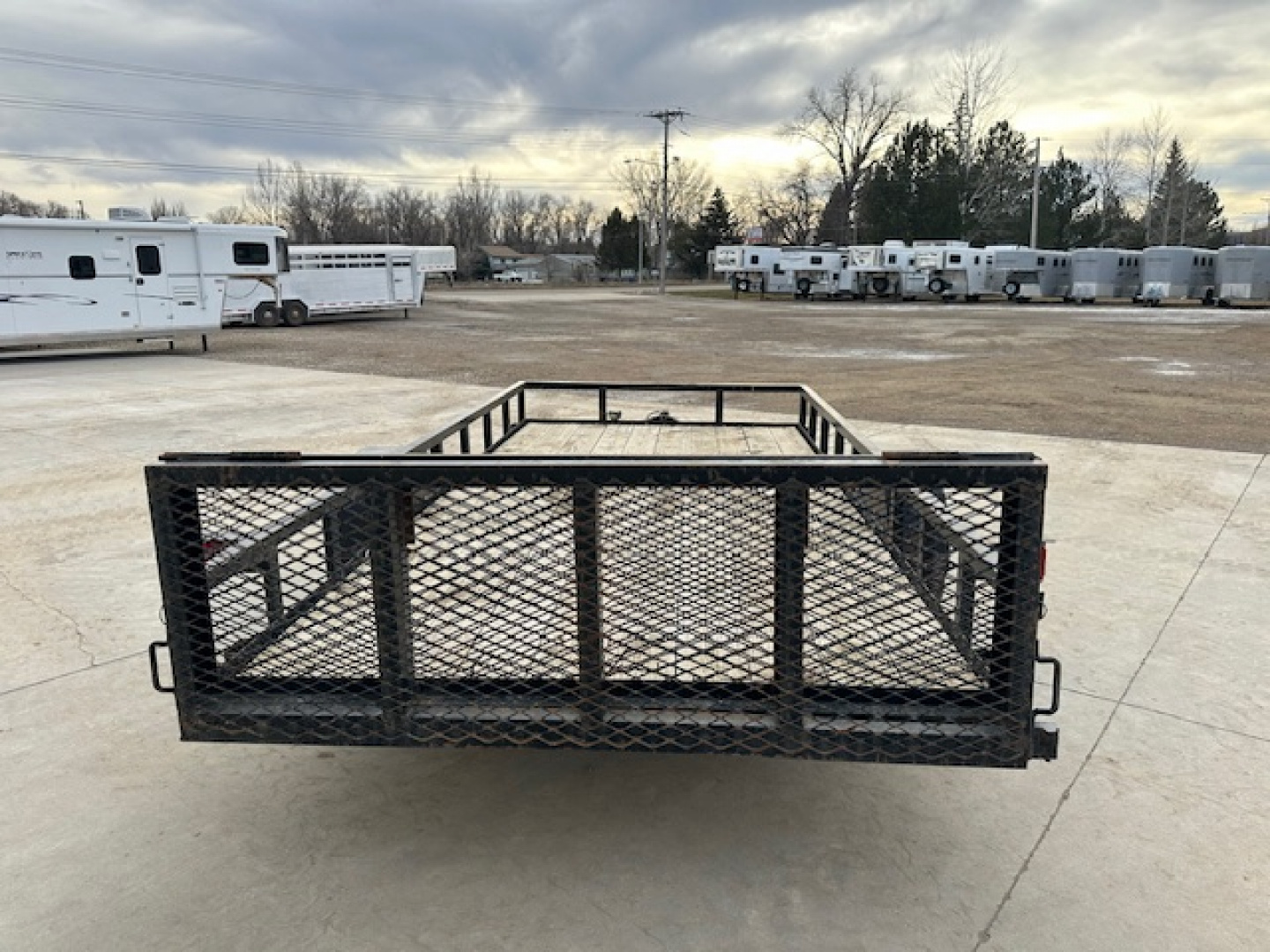 Used 2007 Diamond T 14' Utility