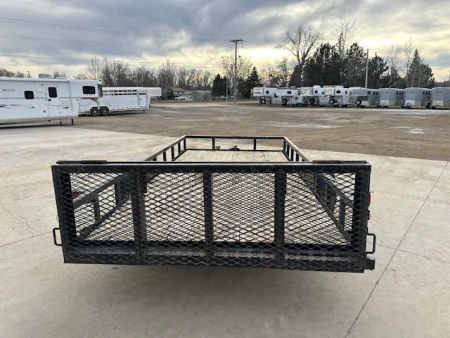 Used 2007 Diamond T 14' Utility