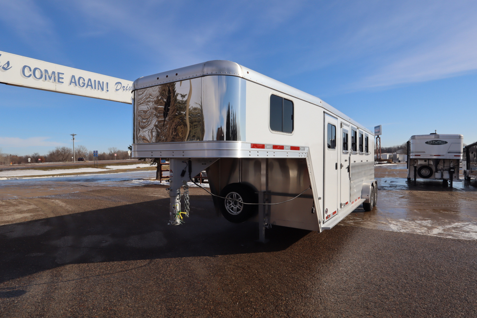 New 2026 Featherlite Trailers 4 Horse GN Horse Trailer