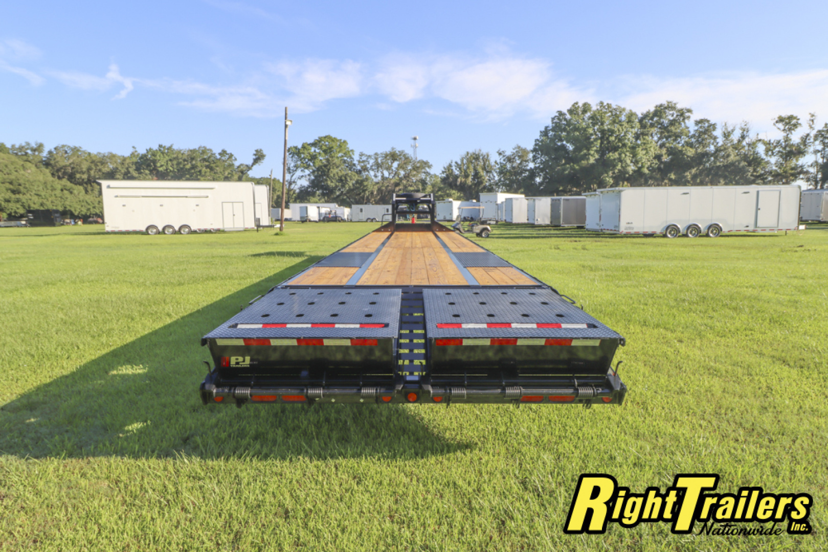 New 2026 8.5X40 PJ GOOSENECK EQUIPMENT TRAILER