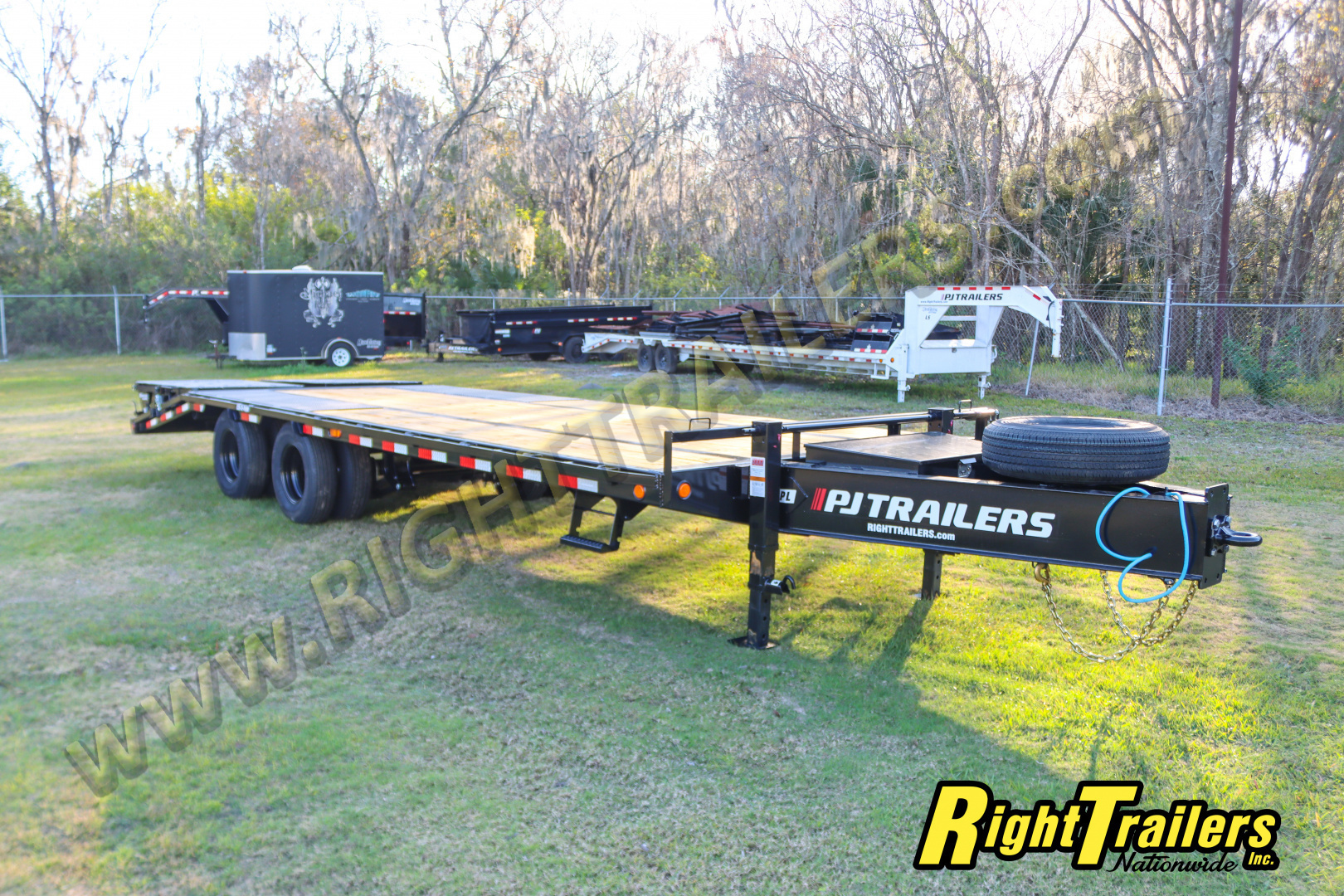New 2026 8.5X25 PJ EQUIPMENT TRAILER
