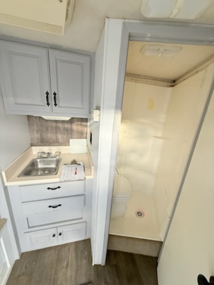 Used 2000 Elite 4H WEEKENDER Horse Trailer