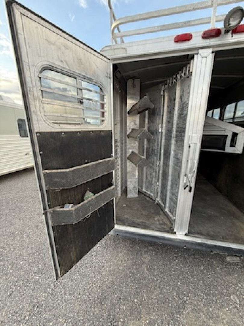 Used 2000 Elite 4H WEEKENDER Horse Trailer