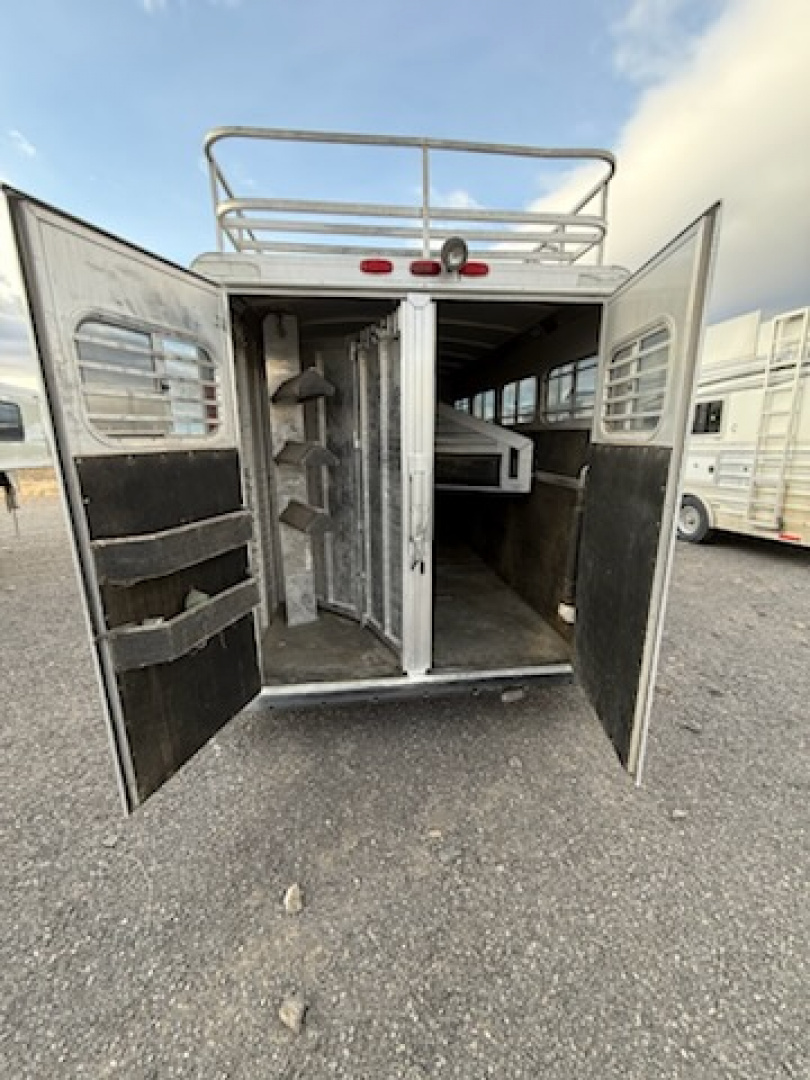 Used 2000 Elite 4H WEEKENDER Horse Trailer