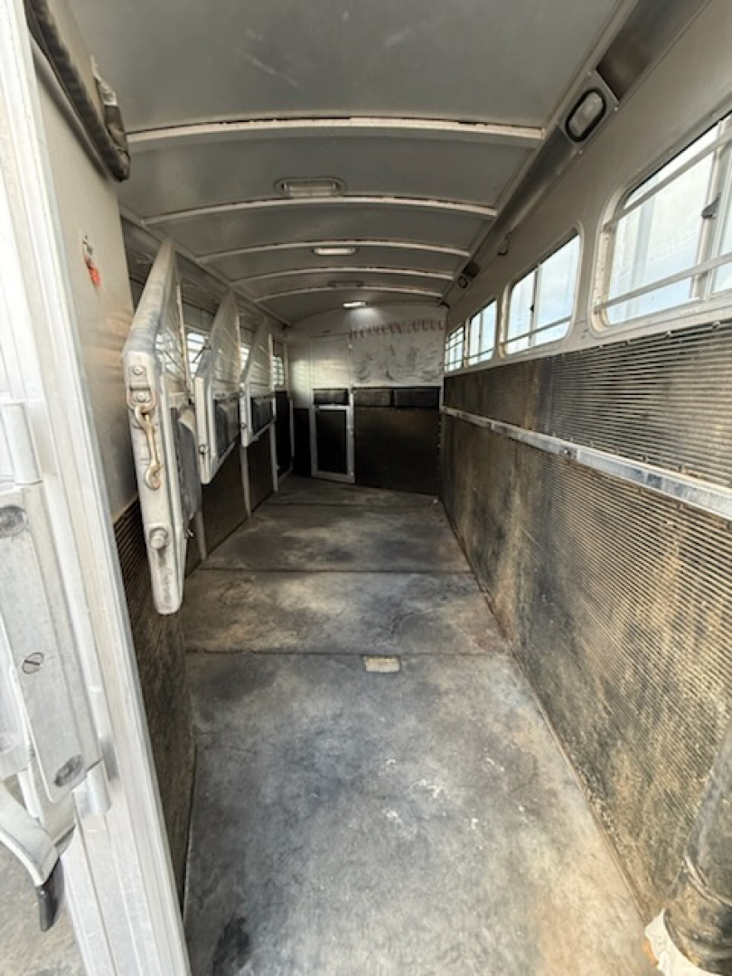Used 2000 Elite 4H WEEKENDER Horse Trailer