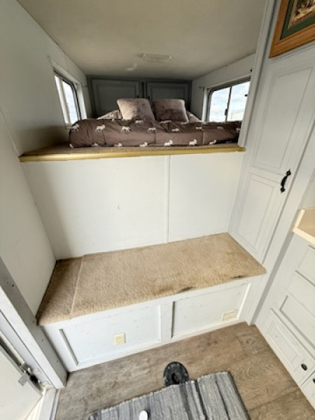 Used 2000 Elite 4H WEEKENDER Horse Trailer