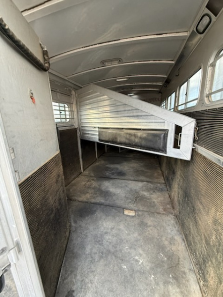 Used 2000 Elite 4H WEEKENDER Horse Trailer