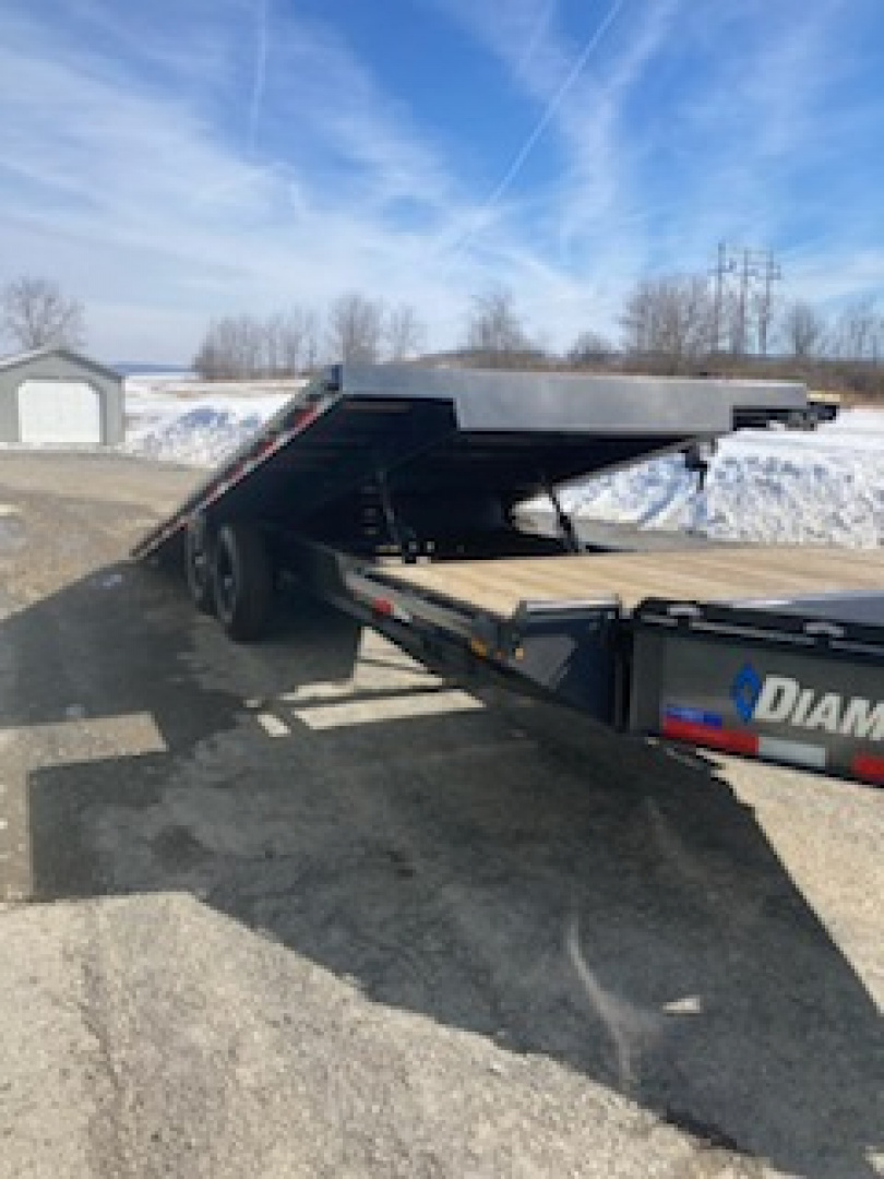 New 2026 Diamond C Equip. Trailer Hydraulic tilt / 14.9K GVWR / 102"x24'