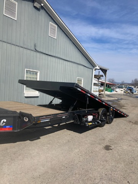 New 2026 Diamond C Equip. Trailer Hydraulic tilt / 14.9K GVWR / 102"x24'