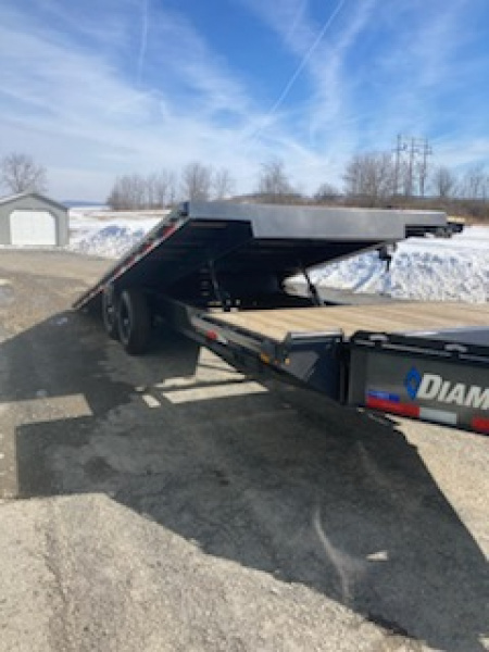 New 2026 Diamond C Equip. Trailer Hydraulic tilt / 14.9K GVWR / 102"x24'