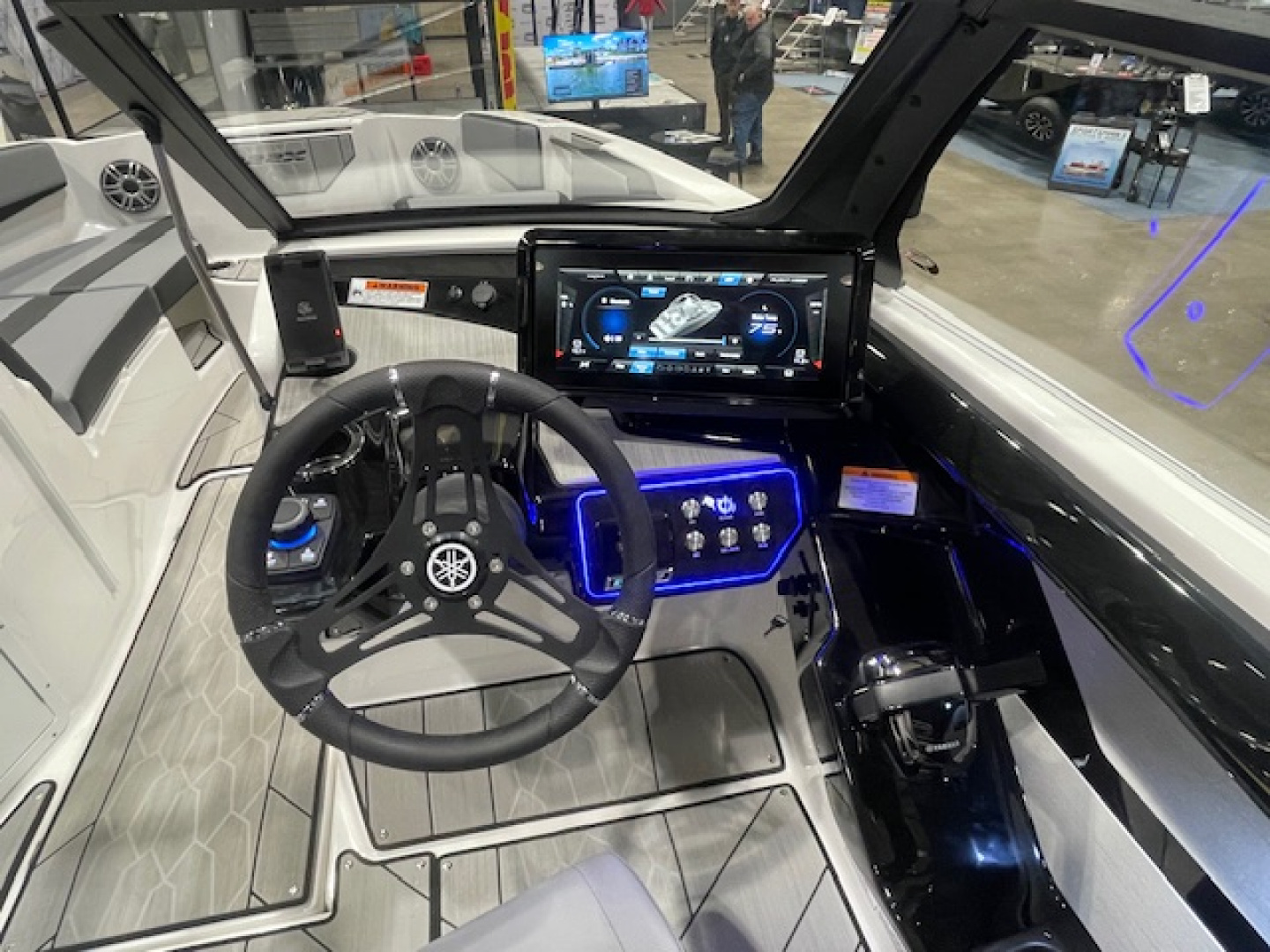 New 2026 Yamaha Boats 222 XE Surf Boat