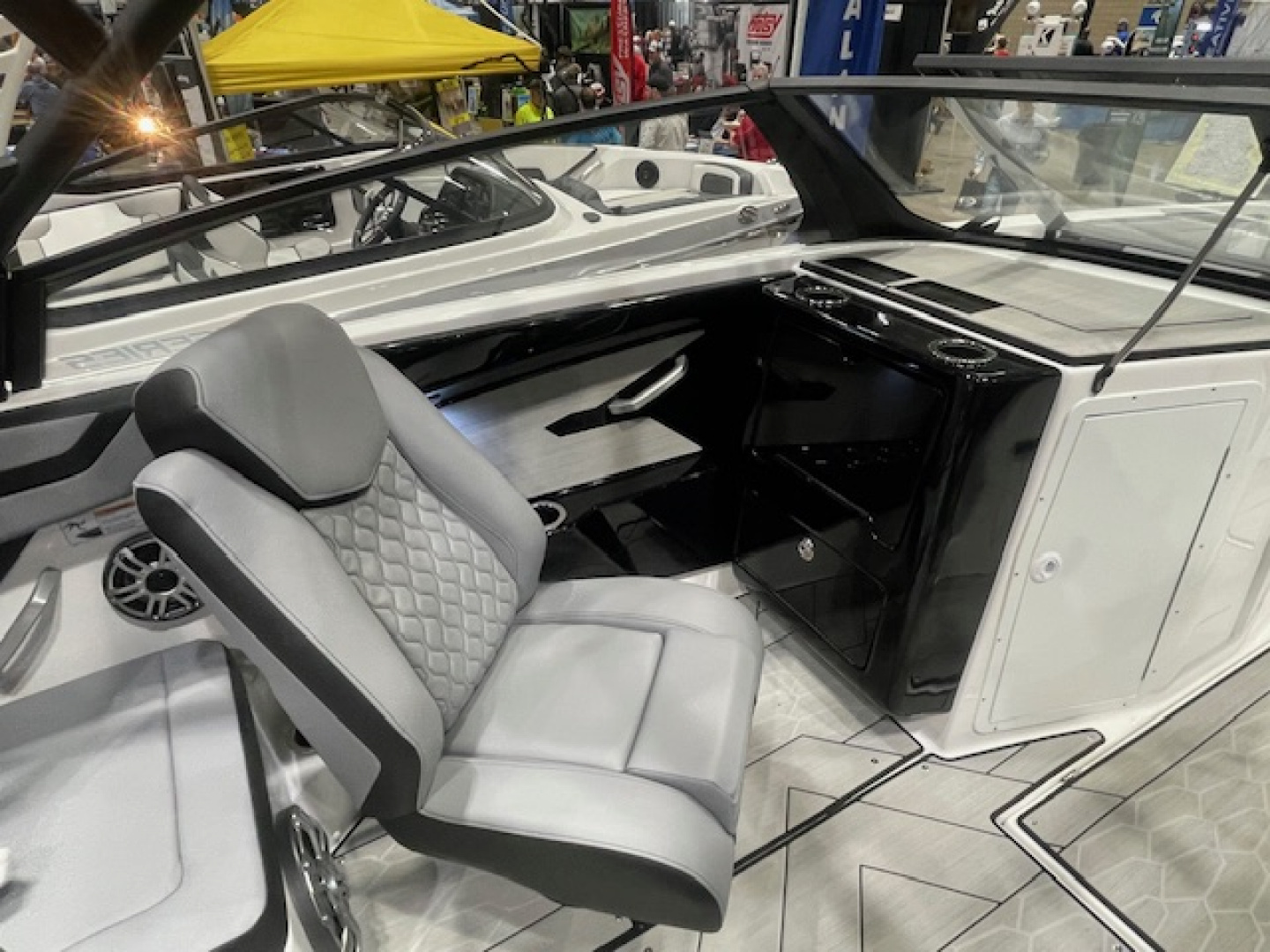 New 2026 Yamaha Boats 222 XE Surf Boat