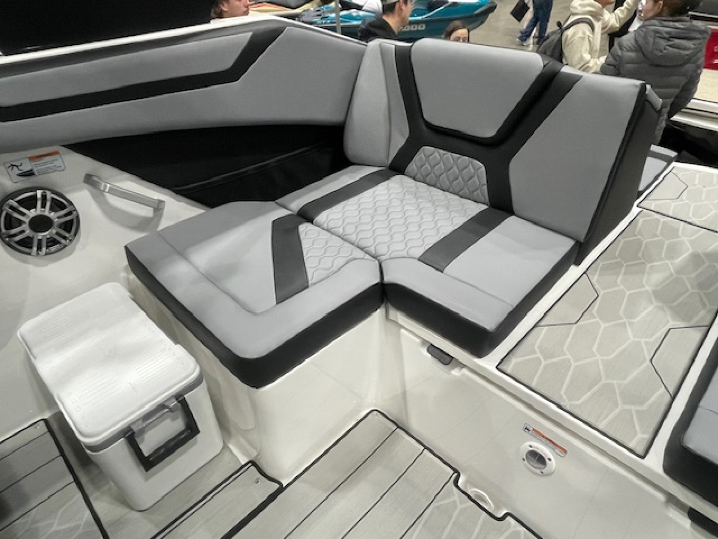 New 2026 Yamaha Boats 222 XE Surf Boat