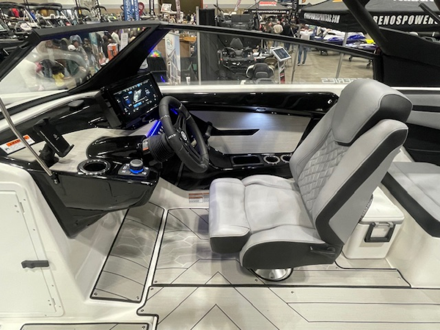 New 2026 Yamaha Boats 222 XE Surf Boat