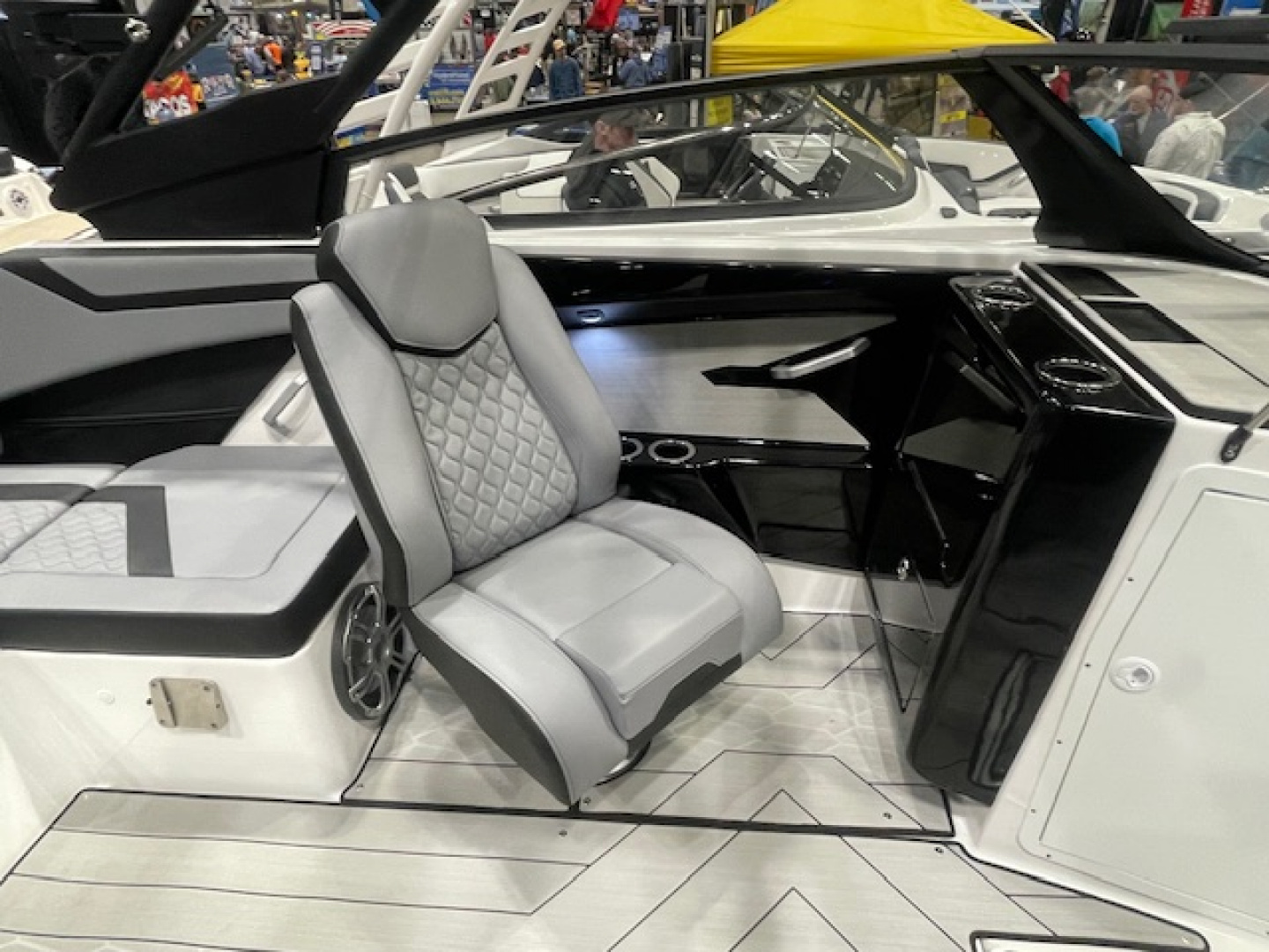 New 2026 Yamaha Boats 222 XE Surf Boat