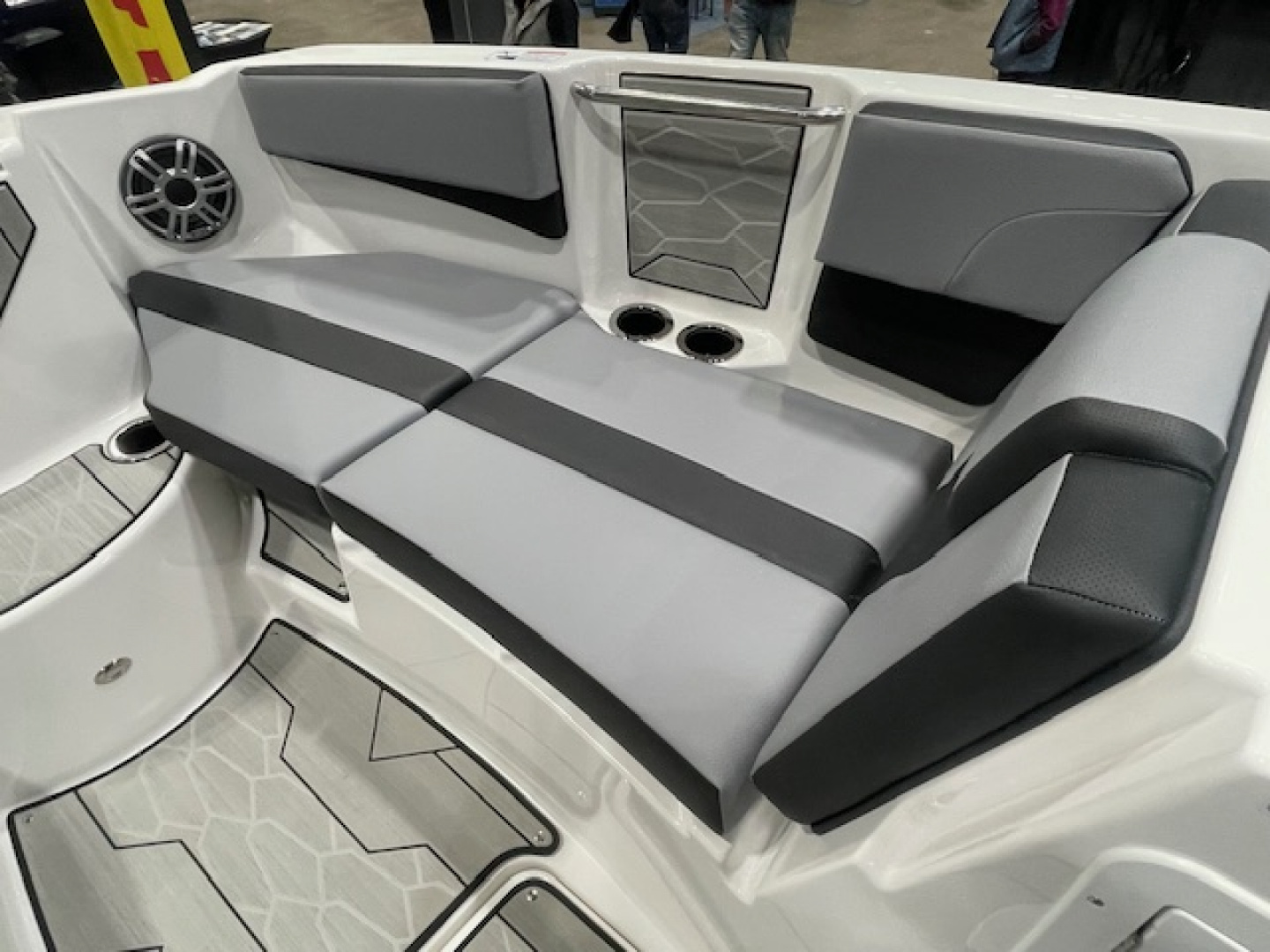 New 2026 Yamaha Boats 222 XE Surf Boat