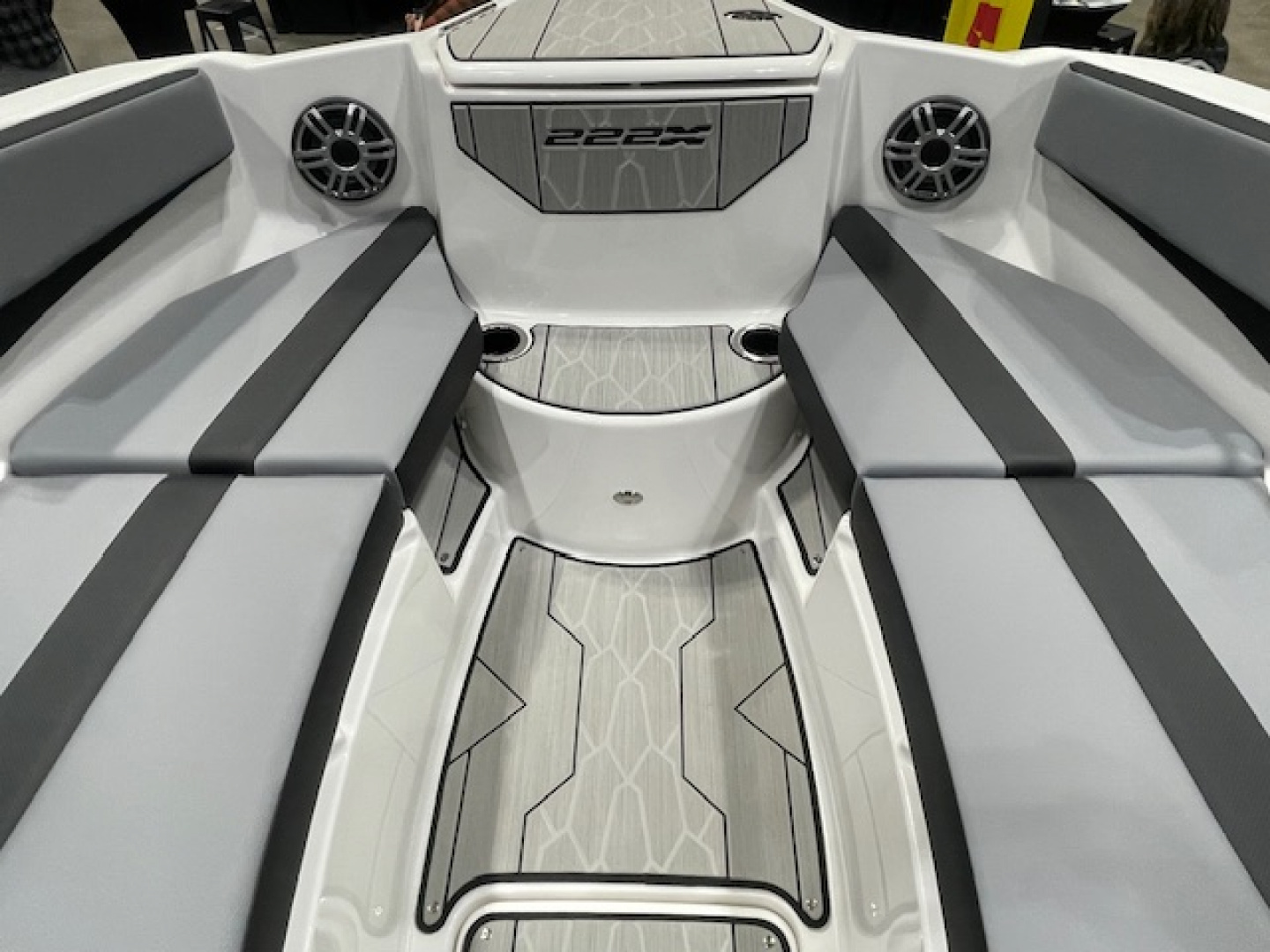 New 2026 Yamaha Boats 222 XE Surf Boat