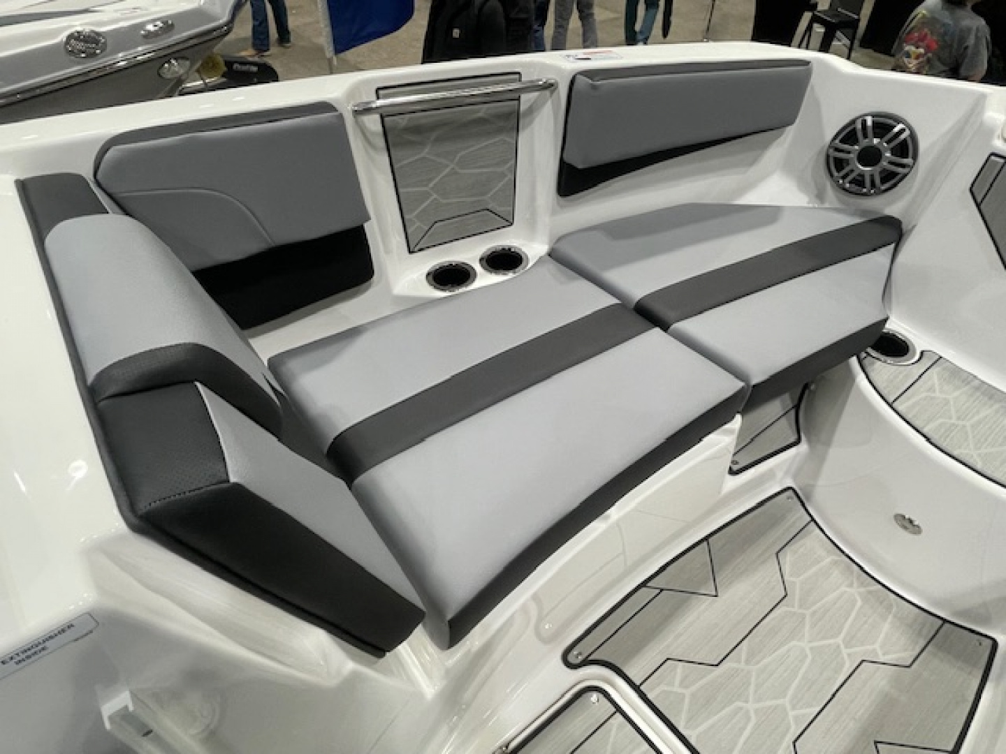 New 2026 Yamaha Boats 222 XE Surf Boat