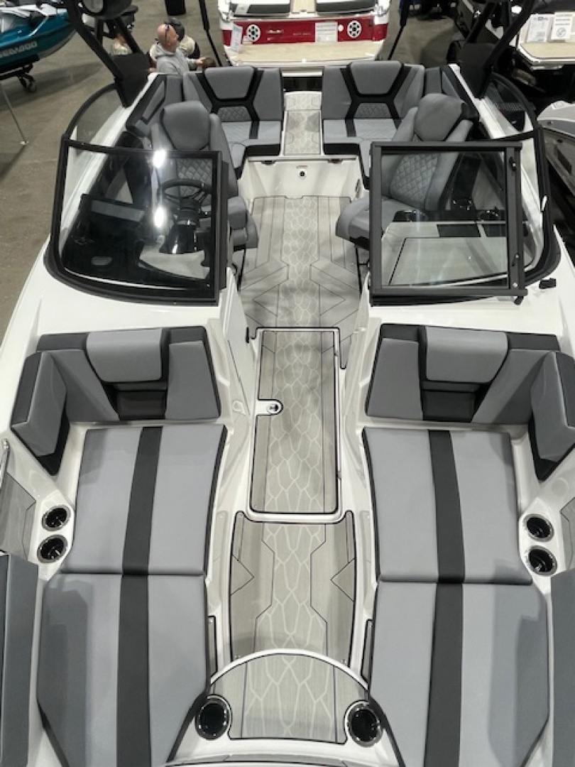 New 2026 Yamaha Boats 222 XE Surf Boat