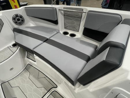 New 2026 Yamaha Boats 222 XE Surf Boat