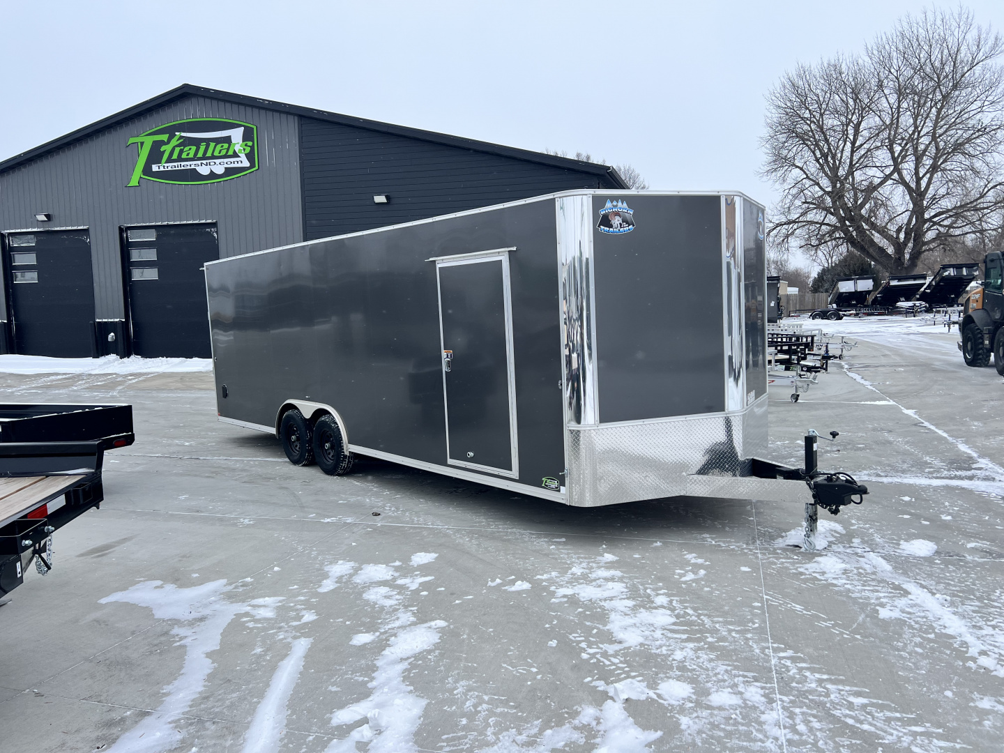 Used USED LIKE NEW 2026 Bighorn R&M 8.5x24 + 2’V Nose Rear Ramp Enclosed Cargo Trailer Car Hauler