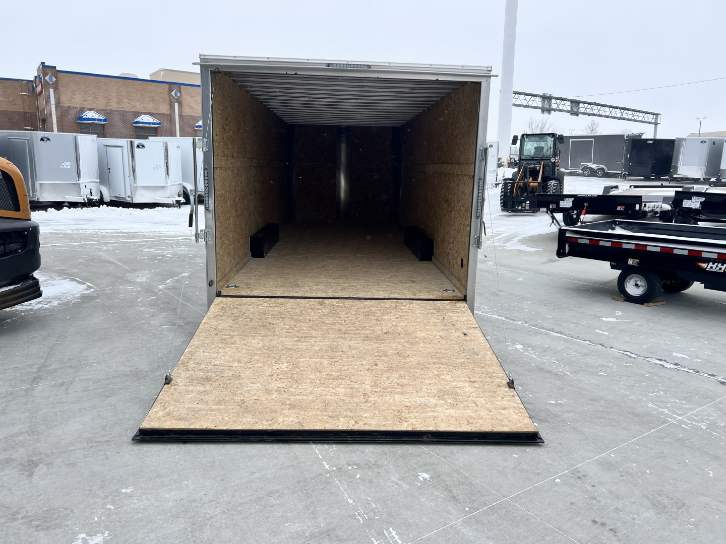 Used USED LIKE NEW 2026 Bighorn R&M 8.5x24 + 2’V Nose Rear Ramp Enclosed Cargo Trailer Car Hauler