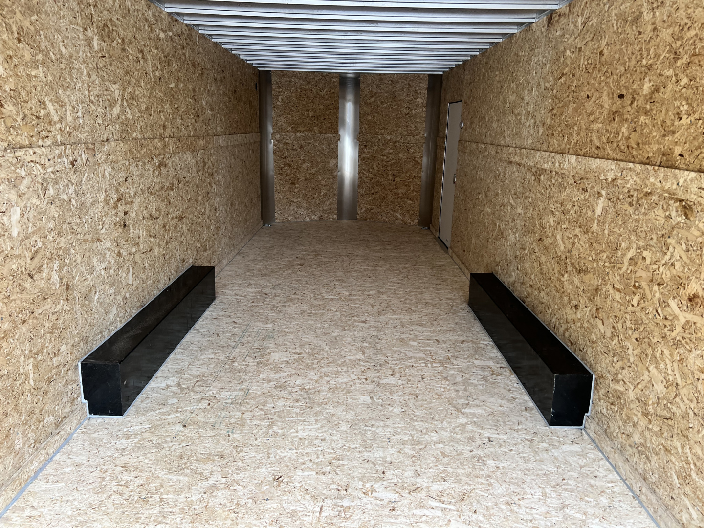 Used USED LIKE NEW 2026 Bighorn R&M 8.5x24 + 2’V Nose Rear Ramp Enclosed Cargo Trailer Car Hauler