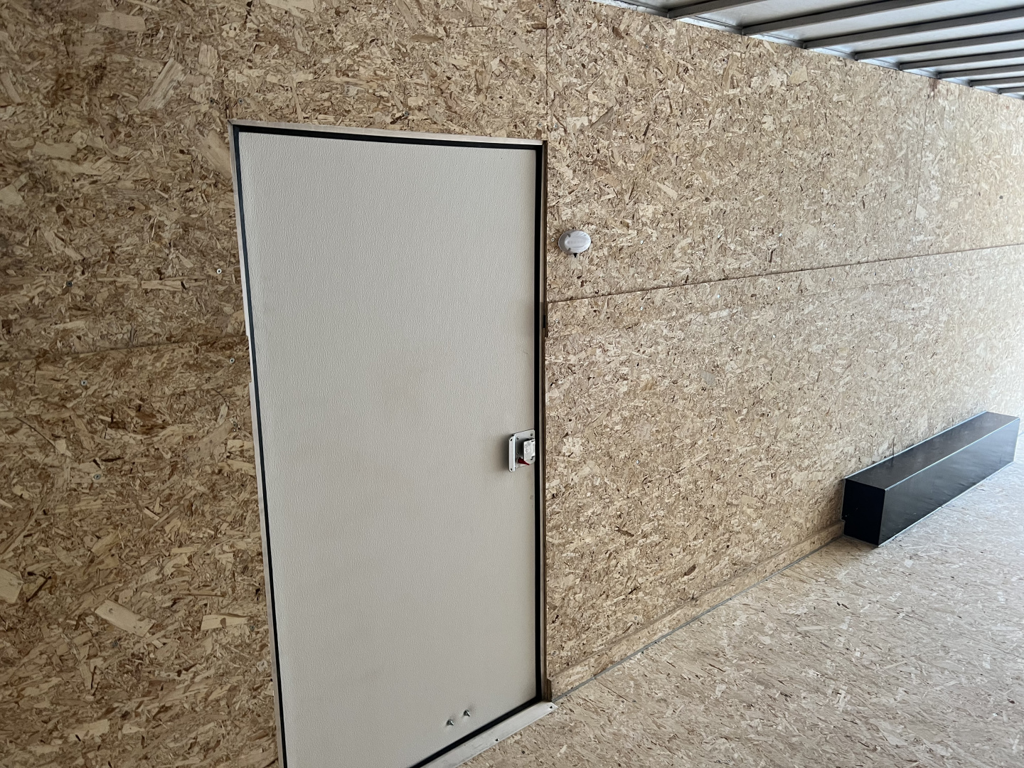 Used USED LIKE NEW 2026 Bighorn R&M 8.5x24 + 2’V Nose Rear Ramp Enclosed Cargo Trailer Car Hauler