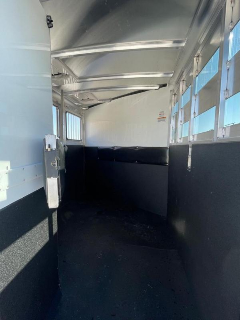 New 2023 Sundowner 2 horse slant bumper pull