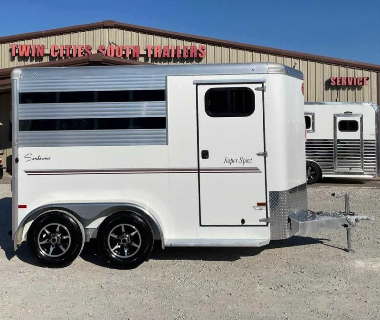 New 2023 Sundowner 2 horse slant bumper pull